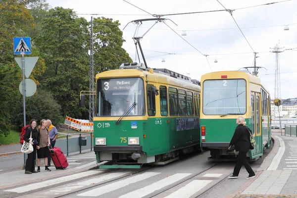 芬兰赫尔辛基 2023年9月5日 在奥林匹亚终点站的两辆电车 — 图库照片