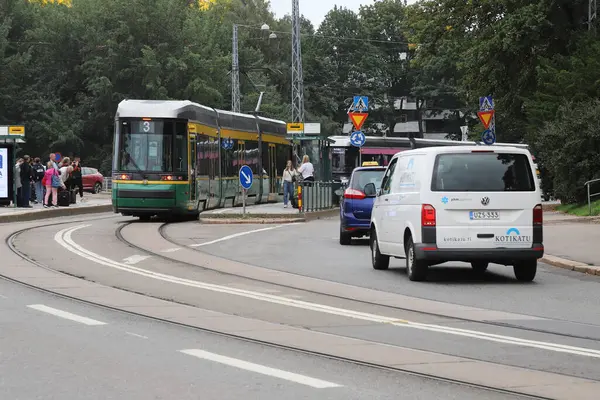 芬兰赫尔辛基 2023年9月5日 在奥林匹亚地铁站的人员 电车和交通 — 图库照片