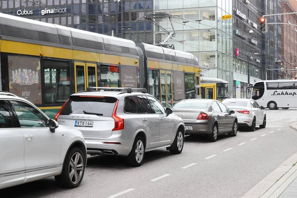 芬兰赫尔辛基 2023年9月5日 赫尔辛基市中心的Kaivviokatu街上交通的街景 — 图库照片