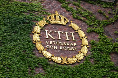 Stockholm, İsveç - 25 Temmuz 2024: Stockholm 'deki Drottning Kristinas Caddesi' ndeki Kraliyet Teknoloji Enstitüsü 'nün logosu.