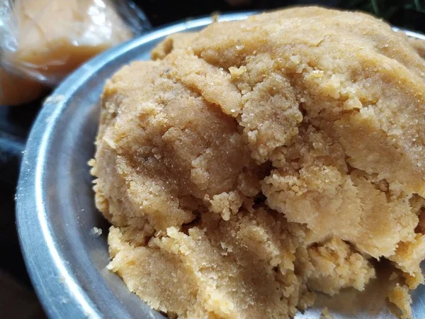 Lezzetli ve sağlıklı bir vejetaryen yemeği hazırlıyorum. Hindu kültürü tatlı yiyecek Puran poli