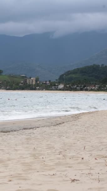 Bulutlu Bir Günde Brezilya Tabatinga Plajı Manzarası Arka Planda Tepede — Stok video