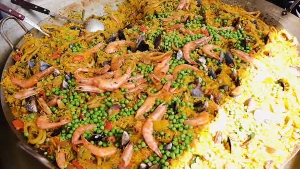 Paella Mexicaine Avec Plusieurs Ingrédients Riz Crevettes Pois Crustacés Tomates — Video