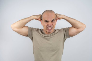 Kafkasyalı, Brezilyalı, 48 yaşında, stüdyoda duygularını gösteriyor _ kızgın _ 5.