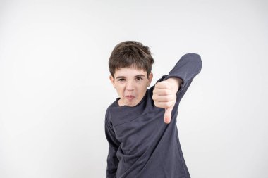 Kamera karşısında gülümseyen 10 yaşındaki Brezilyalı çocuk _ 12.