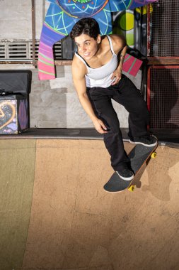 26 yaşındaki Brezilyalı kaykayla kaseye düşüyordu..