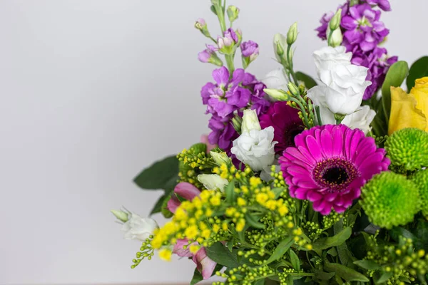 Bukett Ljusa Blommor Bakgrund För Vykort Instagram Inlägg Och Mer — Stockfoto