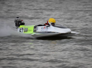 Alfie Sallis 13.07.23 'te Outlon Broad' daki OSY 400 antrenmanında Kala gövdesiyle yarışıyor.