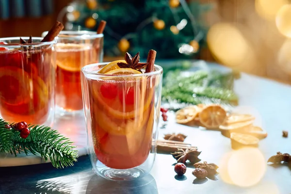 Vánoční Svařené Víno Aromatickým Kořením Citrusovými Plody Tradiční Vánoční Slavnostní — Stock fotografie
