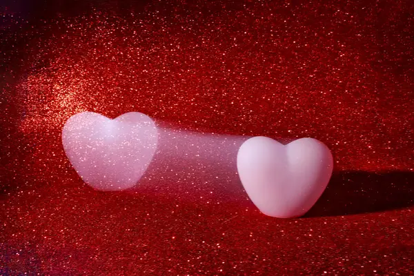 Abstraktní Fotografie Dvou Růžových Srdcí Atraktivním Pohybu Dlouhou Expozicí Červeném Stock Obrázky