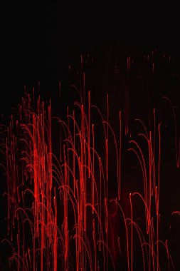 Kırmızı ışık yollarının soyut uzun pozlama fotoğrafçılığı