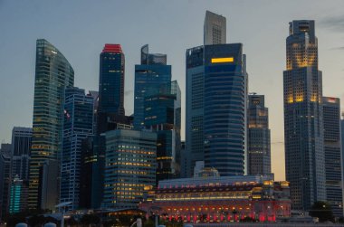 Singapur, Marina Körfezi 'ndeki ünlü finansal yapı ve dönüm noktası.