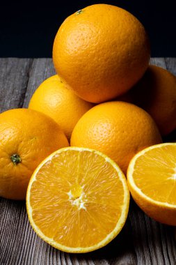 Portakalları istifle ve kes