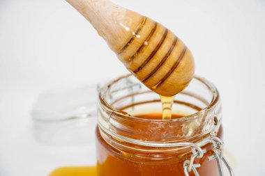 Ballı ballı kavanoz yakın plan.