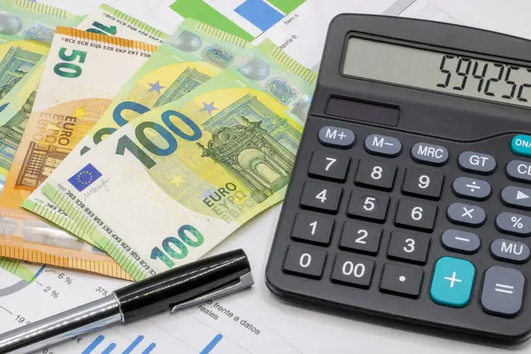 Kalkulator Wykresów Finansowych Banknotów Euro Zdjęcia Stockowe bez tantiem