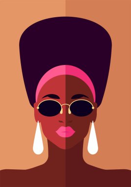 Afrikalı trend kadın pop sanat portresi minimalist poster kartı tişört baskı vektör düz illüstrasyon. Güneş gözlüklü Afro Vogue kadın kafası bej küpeli güzel yaz silueti