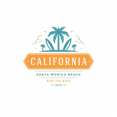 Sörf tipografisi sloganı vektör illüstrasyonu. Kaliforniya Santa Monica plaj mesajı. Palmiye ağacı ve sörf tahtası sembolleri.