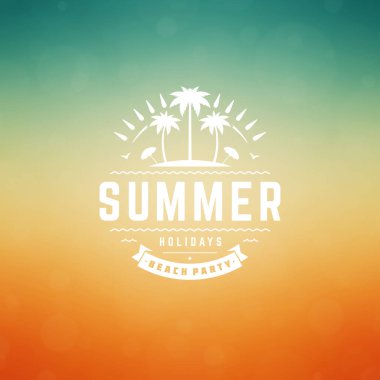 Yaz tatili etiketi ya da rozet tipografisi slogan tasarımı poster ya da tebrik kartı çizimi için. Palmiye ağacı sembolü.