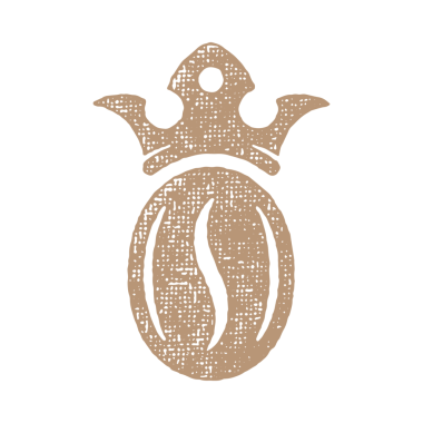 Taç logolu kahve çekirdeği pul efekti çizimi. Paketleme ve menü tasarımı veya etiket dekorasyonu için klasik grunge dokusu