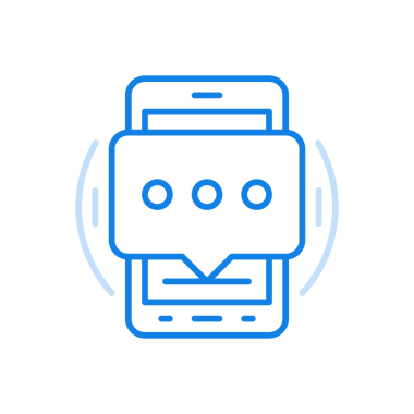Çevrimiçi ileti satırı simgesi bekleniyor. Ekrandaki web sohbet sosyal diyalogları aracılığıyla konuşmalar. Yazılı metin sembollü akıllı telefon. Kullanıcılar arasında bilgi alışverişi mesajları ve konuşmalar.