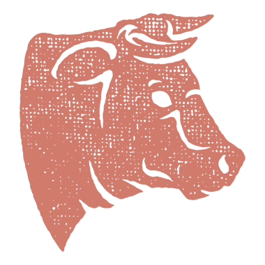 Beyaz arka planda izole edilmiş inek boynuzlu baş silueti. Tarla ya da kasap logosu için desenli illüstrasyon çizilmiş.