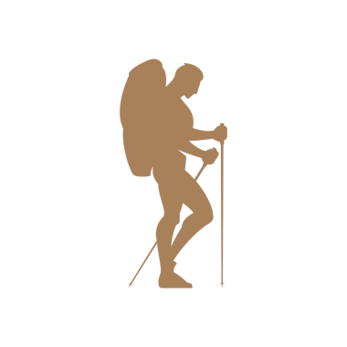 Yürüyüşçü ya da sırt çantasıyla yürüyen eski logo tasarımı için elle çizilmiş siluet çizimi