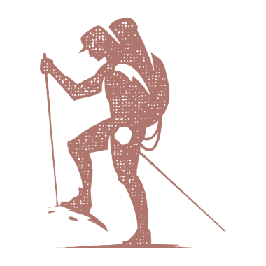 Seyahat sırasında sırt çantalı ve sopalı siluet erkek yürüyüşçü pul efekti illüstrasyonunu çizdi. Poster veya etiket dekorasyonu için eski kağıt üzerindeki klasik grunge dokusu.