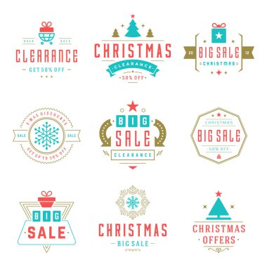 Afişler, promosyon broşürleri, tatil indirim posterleri, alışveriş reklam el ilanları için metin tipografik dekorasyon tasarım vektör vintage tarzı seti ile Noel satış etiketleri ve rozetleri.