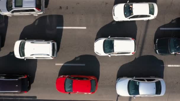 2019 Ukraina Kiova Monien Liikenneruuhkaan Juuttuneiden Ajoneuvojen Ilmakuva Autot Moottoritiellä — kuvapankkivideo