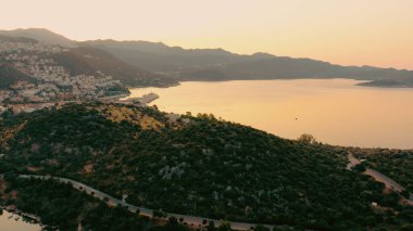 Türkiye 'nin Antalya ilinin Kas ilçesinin hava panoramik manzarası. Tatil ve seyahat kavramı.