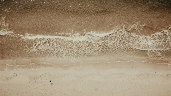 Movimento Lento Ondas Água Mar Lavar Praia Areia Vista Superior — Fotografia de Stock
