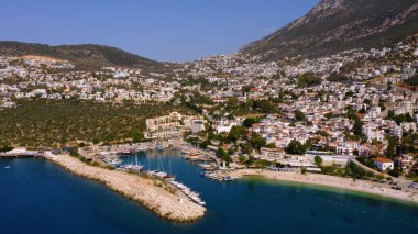 Kas kasabası, Akdeniz kıyısı, Türkiye. Sahildeki güzel tatil köyü. Deniz tatili kavramı.
