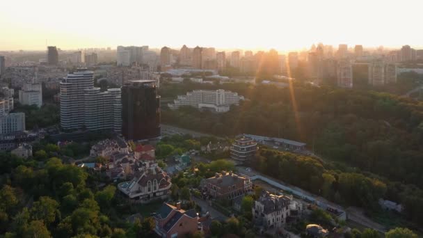 Widok Lotu Ptaka Miejskiego Jasnym Porannym Światłem Słonecznym Wielkie Miasto — Wideo stockowe