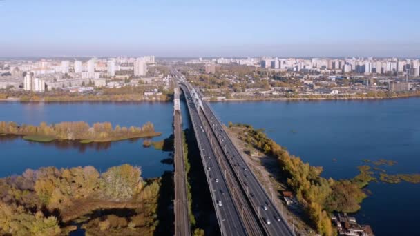 基辅市景观与新达尔尼茨基大桥 空中俯瞰 — 图库视频影像