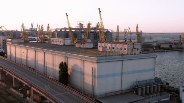 Odesa Ukraina 2020 Tornkranar Vid Odessas Hamn Kvällstid Urbana Stadsbilden — Stockvideo