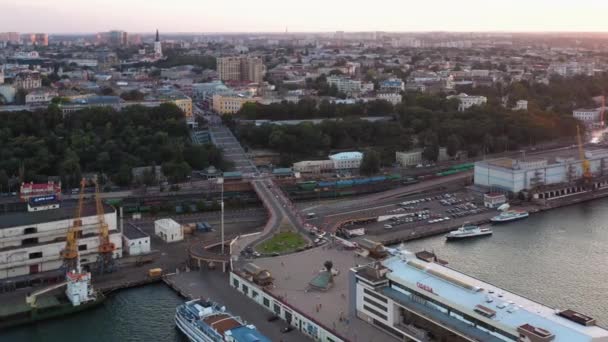 Flygfoto Över Odessa Stadsbild Med Kusthamn Kryssningsfartyg Och Vägar — Stockvideo