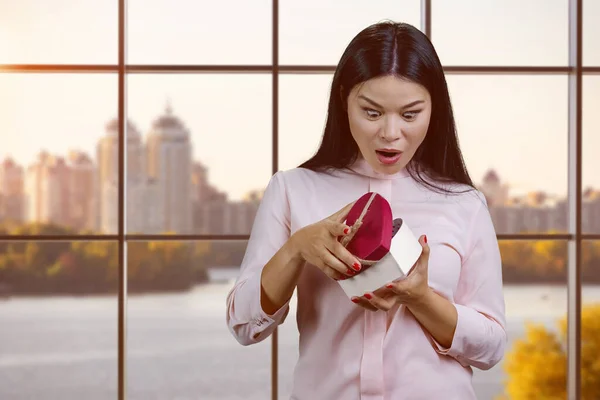 Shocked Young Asian Woman Opening Heart Shape Gift Box Checkered — Zdjęcie stockowe