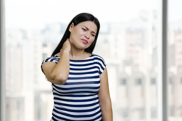 Portrait Asian Woman Suffering Neck Pain Office Windows Background — Fotografia de Stock