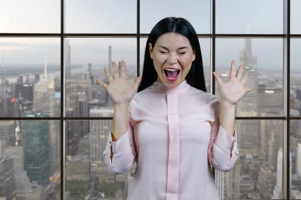 Portrait Young Asian Woman Screaming Out Loud Checkered Windows Cityscape — Stockfoto