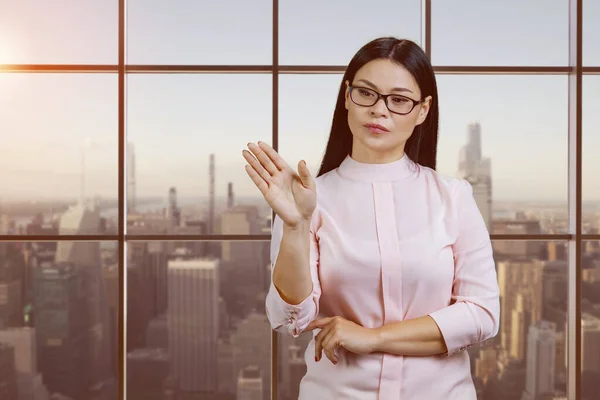 Young Smart Asian Businesswoman Swiping Something Invisible Virtual Screen — Fotografia de Stock