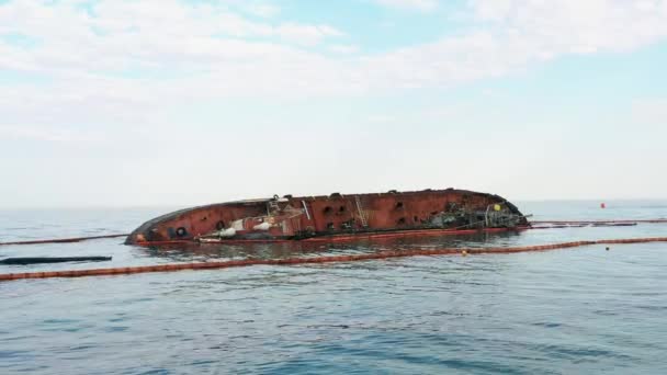 Sunken Drowned Tanker Ship Aground Broken Rusty Ship Shallow Water — Stockvideo