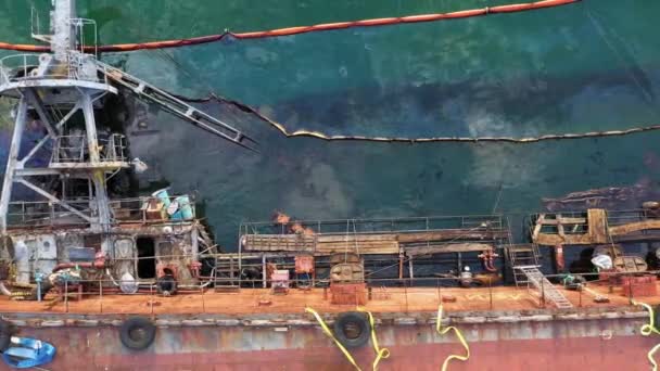 Top View Drowned Sunken Tanker Ship Shallow Water Aerial Top — Stockvideo
