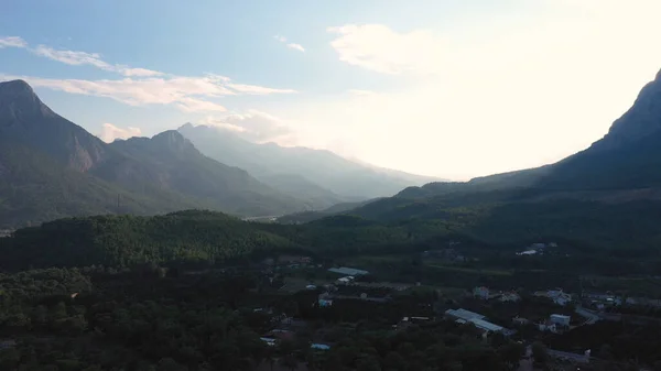 Bergen Bergrug Met Pieken Achter Vallei Luchtfoto Panoramisch Uitzicht Vanaf — Stockfoto