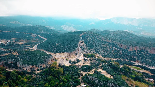 Dağlardaki Yeşil Yuvarlanan Tepelerin Manzaralı Panoramik Manzarası Nsansız Hava Aracından — Stok fotoğraf