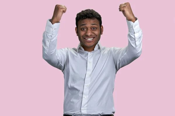 Entusiastiska Förvånad Indian Eller Arabiska Killen Gläds Framgång Seger Och — Stockfoto