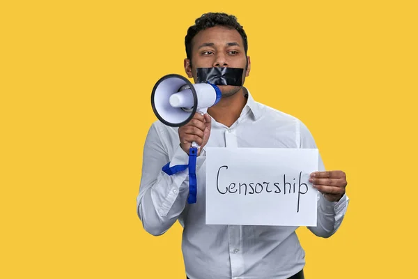 Jonge Indiaanse Man Met Megafoon Woordcensuur Levendige Gele Achtergrond — Stockfoto