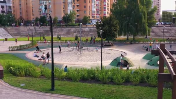 Kyiv Ukrayna 2020 Çocuklar Için Tırmanma Ipleri Olan Kum Havuzu — Stok video
