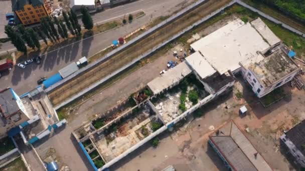 Draufsicht Auf Ein Altes Verlassenes Dachloses Gebäude Drohnenblick Aus Der — Stockvideo
