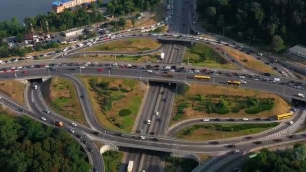 Kiev Ucrania 2020 Aerial Top View Multi Line Roadways Traffic — Vídeo de stock