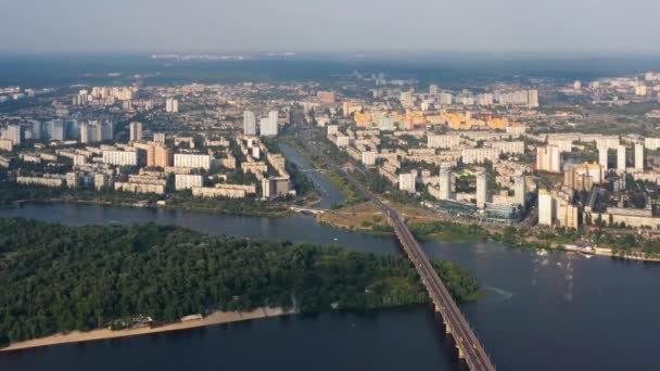 从空中俯瞰基辅的全景 河桥和景观 — 图库视频影像